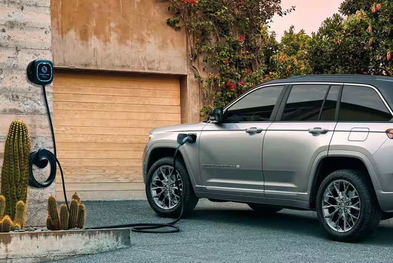 2025 Jeep Grand Cherokee 4xe Technology