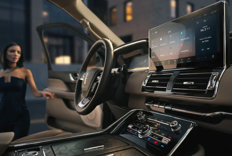 2023 Lincoln Navigator Black Label TECHNOLOGY