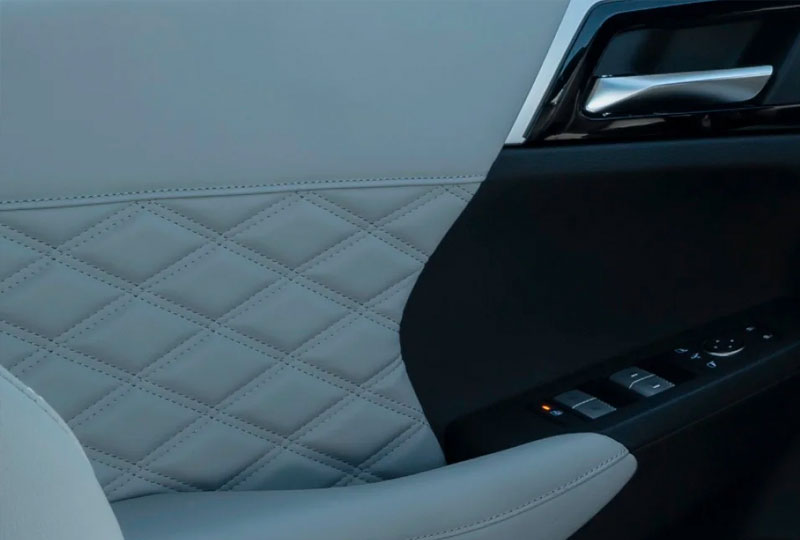 2023 Mitsubishi Outlander PHEV Interior