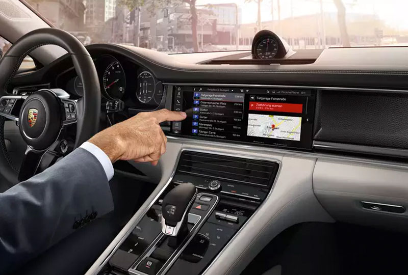 Porsche Connect The Finder - all destinations and information at your fingertips.