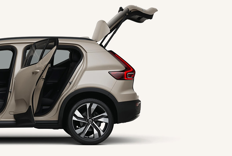 2026 Volvo EX40 displays - Sport Steering Wheel