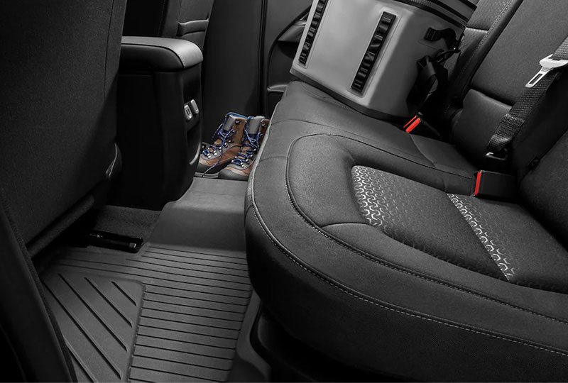 Used Chevy Colorado - Image 2