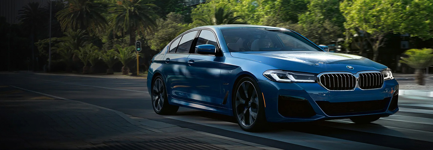 2022 BWM 5 Series Sedan header