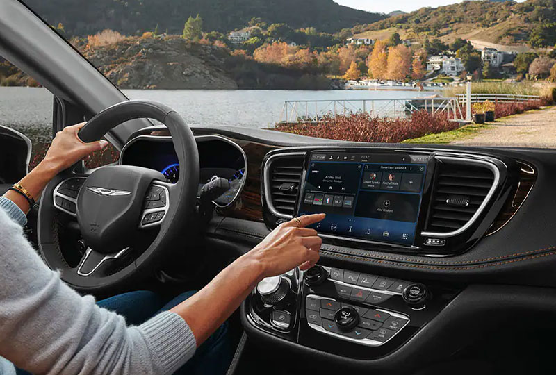 2022 Chrysler Pacifica Hybrid  TECHNOLOGY