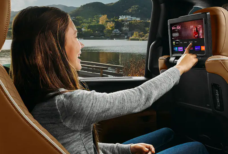 2023 Chrysler Pacific Hybrid  TECHNOLOGY