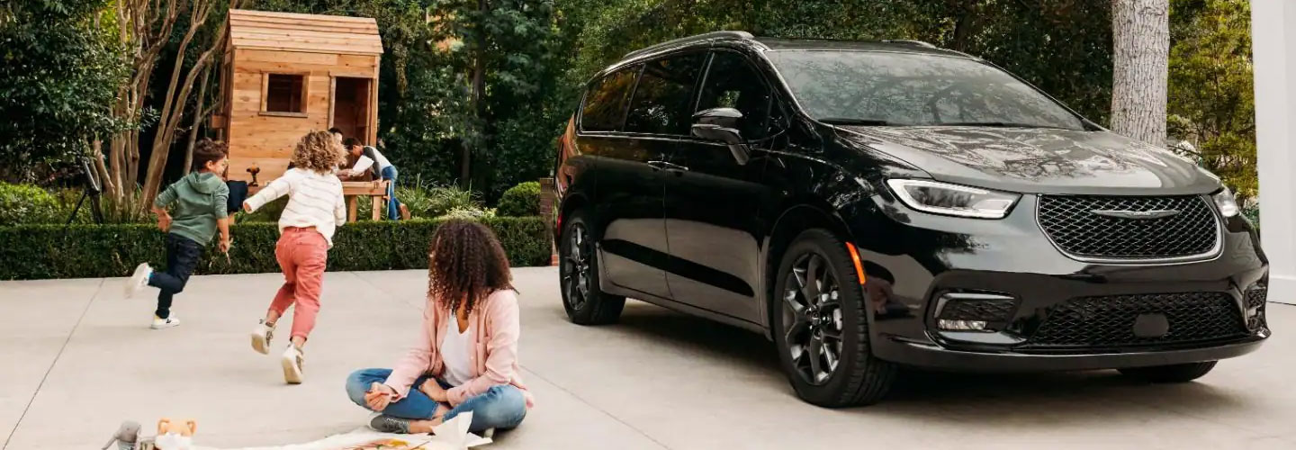 2023 Chrysler Pacific Hybrid Header