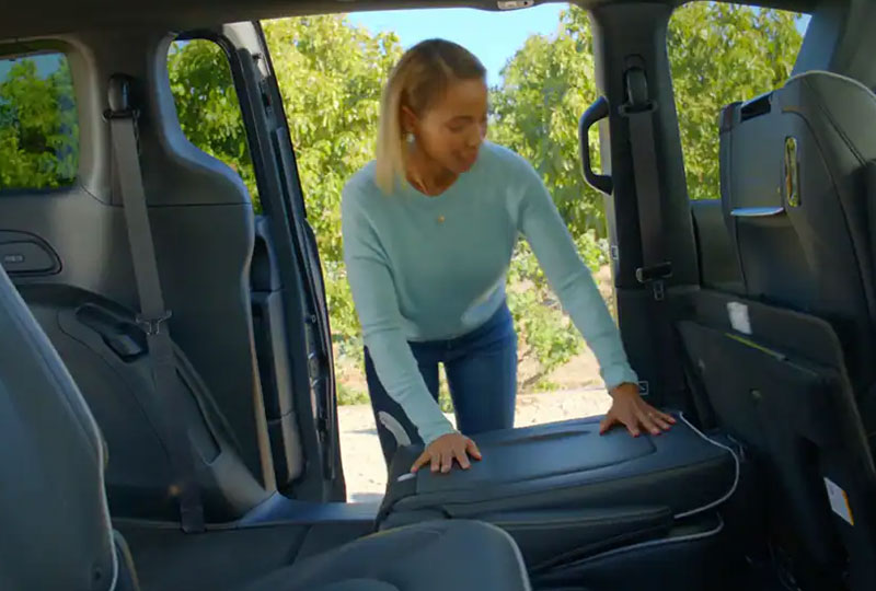2023 Chrysler Pacific Hybrid INTERIOR