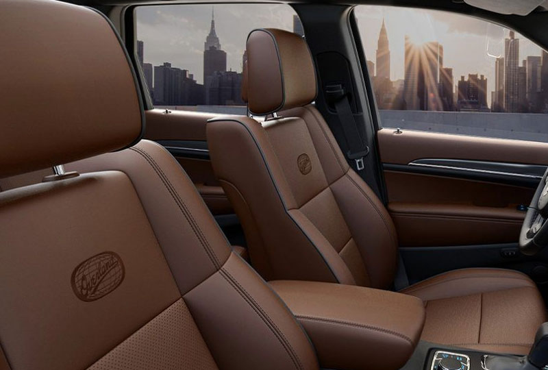 2021 Jeep Grand Cherokee interior