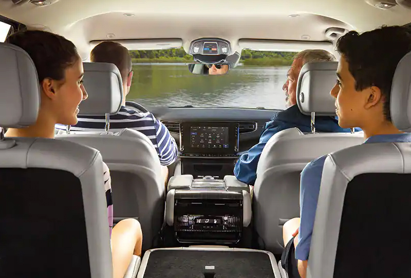 2022 Jeep Wagoneer interior
