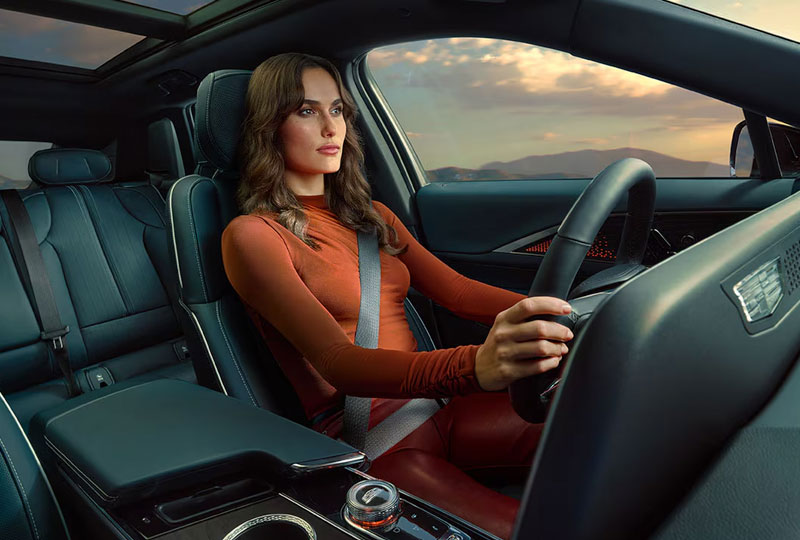 2025 Cadillac Lyriq      PERFORMANCE