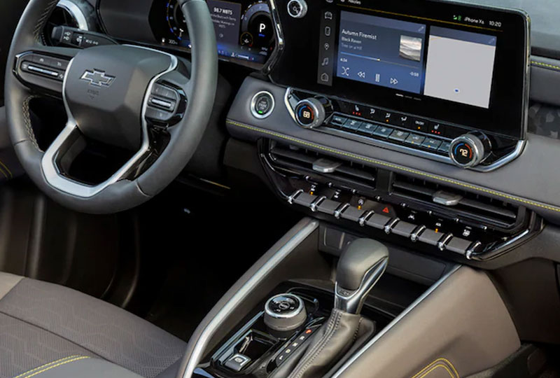 2023 Chevrolet Colorado      interior