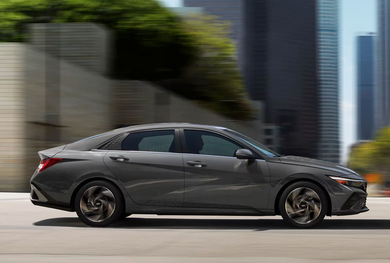 2025 Hyundai Elantra Hybrid      Performance