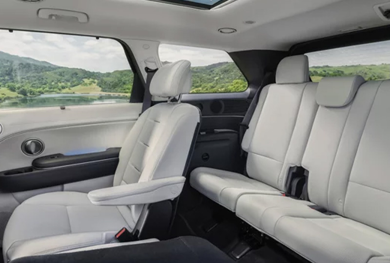 2026 Hyundai Palisade-Hybrid With ample cargo room, PALISADE Hybrid is expansive, with a sense of exclusivity.