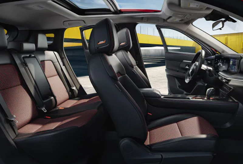 2025 NISSAN Kicks Interior