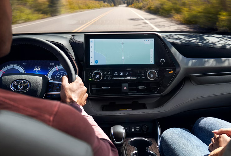 2025 Toyota Highlander Hybrid tech