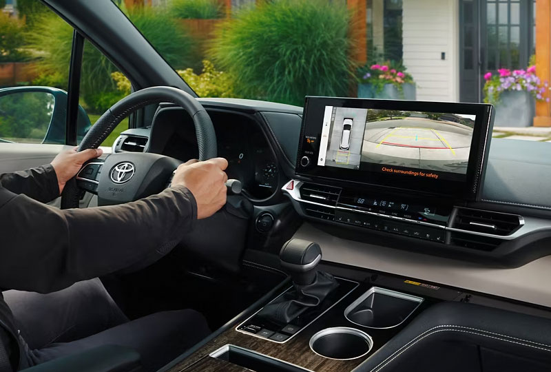 2025 Toyota Sienna      tech