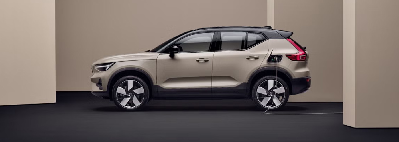 2025 Volvo EX40 header