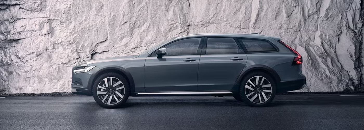 2025 Volvo Wagons  header